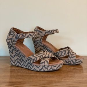 Toms Wedge Sandals 7.5